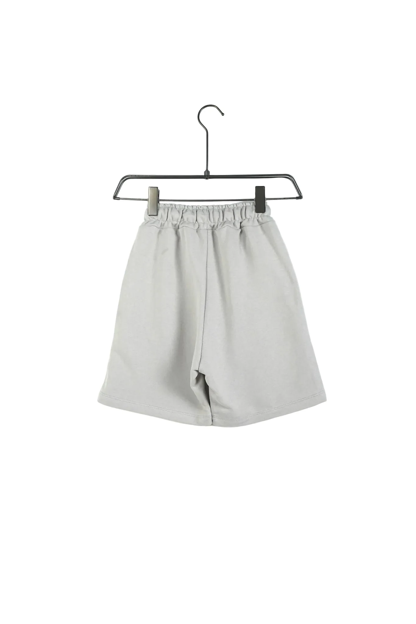 pantaloni cu snur lung purtati de persoana reala pentru Pantaloni kaki cu siret lung: ghid vizual, tinuta completa in context urban stil Atelier AXD