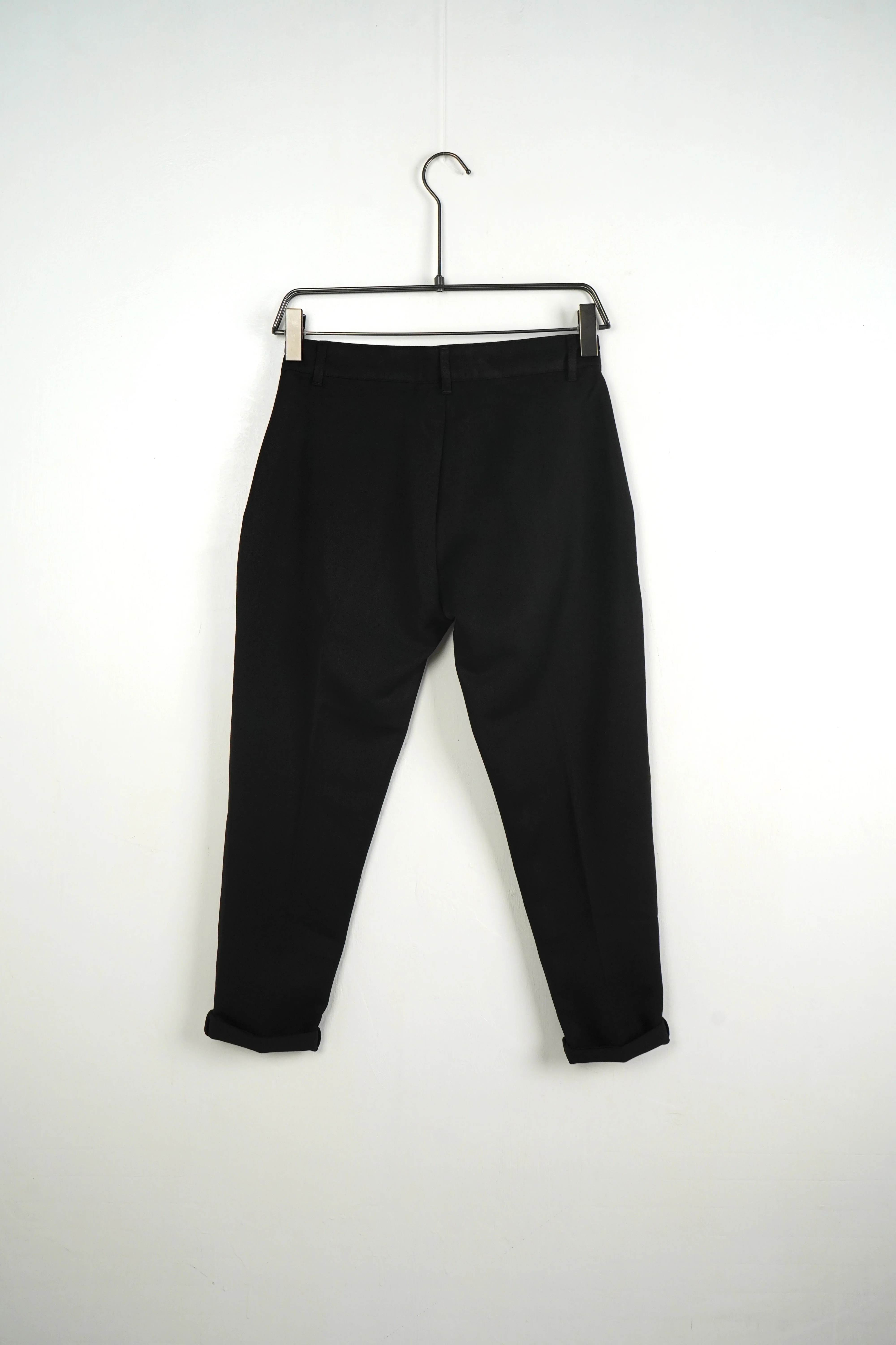 pantaloni cu snur lung purtati de persoana reala pentru Pantaloni largi cu siret lung: ghid vizual, variatie vizuala pentru inspiratie stil Atelier AXD