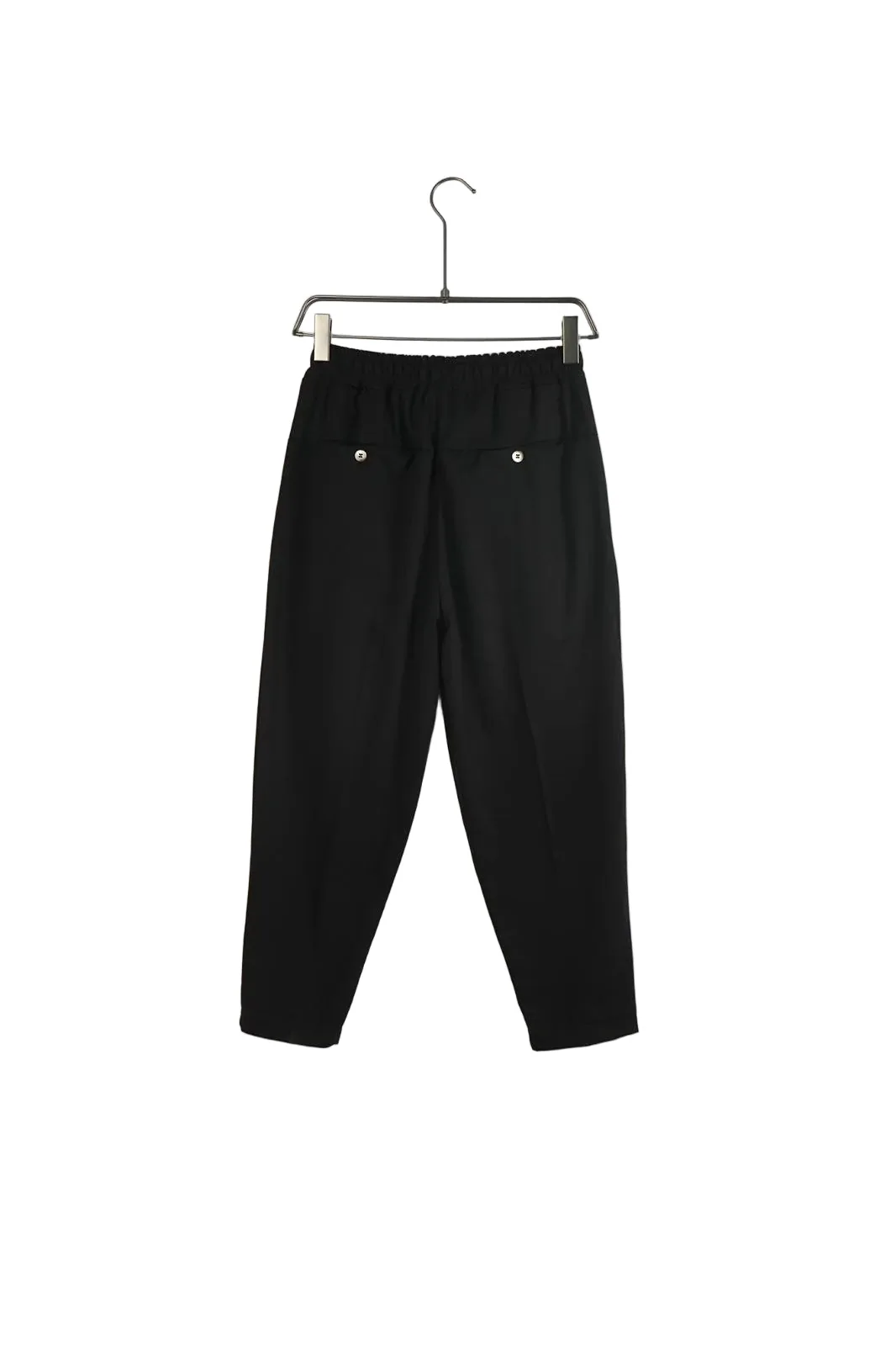 pantaloni cu snur lung purtati de persoana reala pentru Pantaloni negri cu snur lung: idei de outfit, detaliu de material si croiala stil Atelier AXD