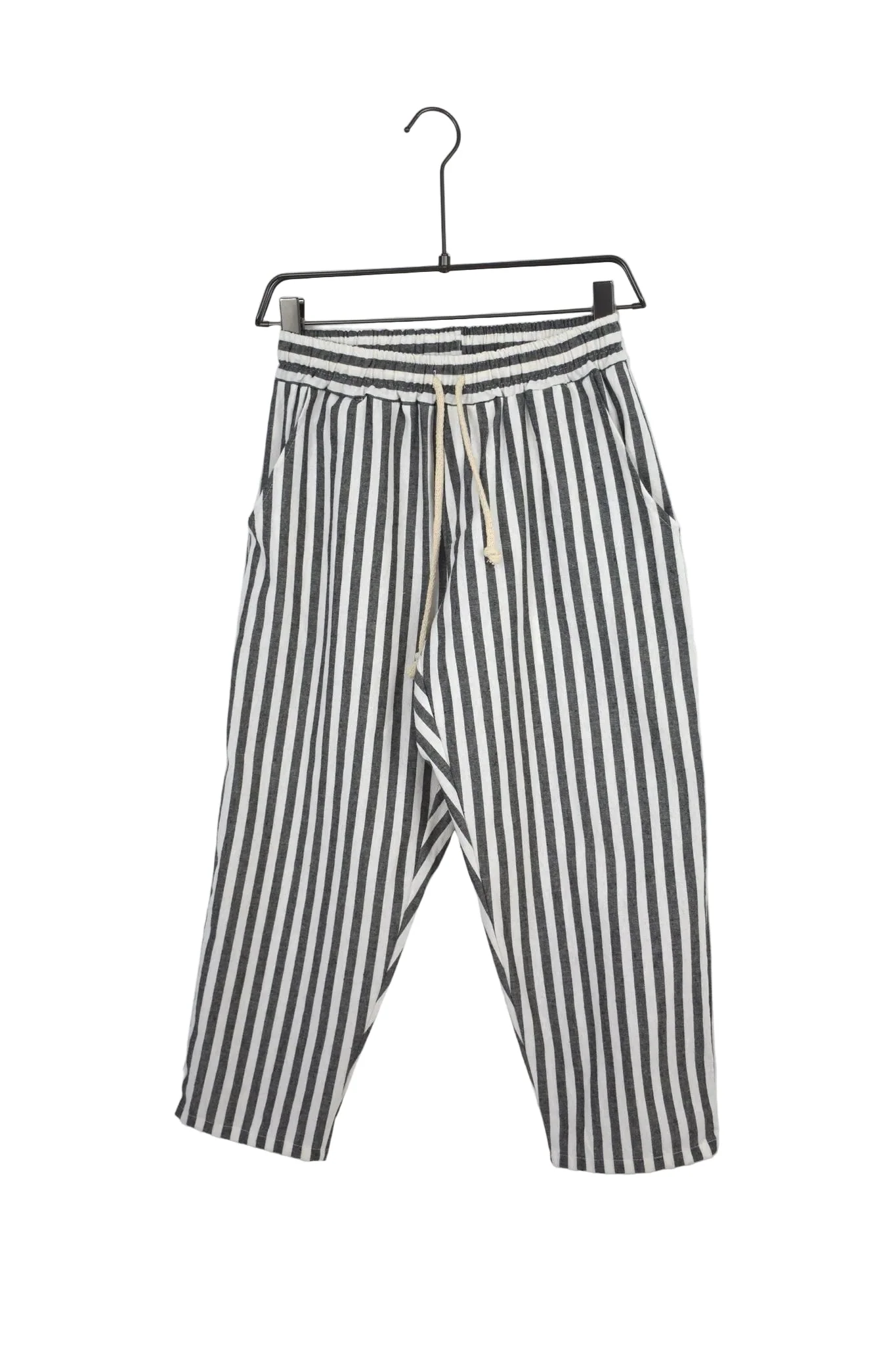 pantaloni cu snur lung purtati de persoana reala pentru Pantaloni slim cu siret lung: ghid vizual, variatie vizuala pentru inspiratie stil Atelier AXD