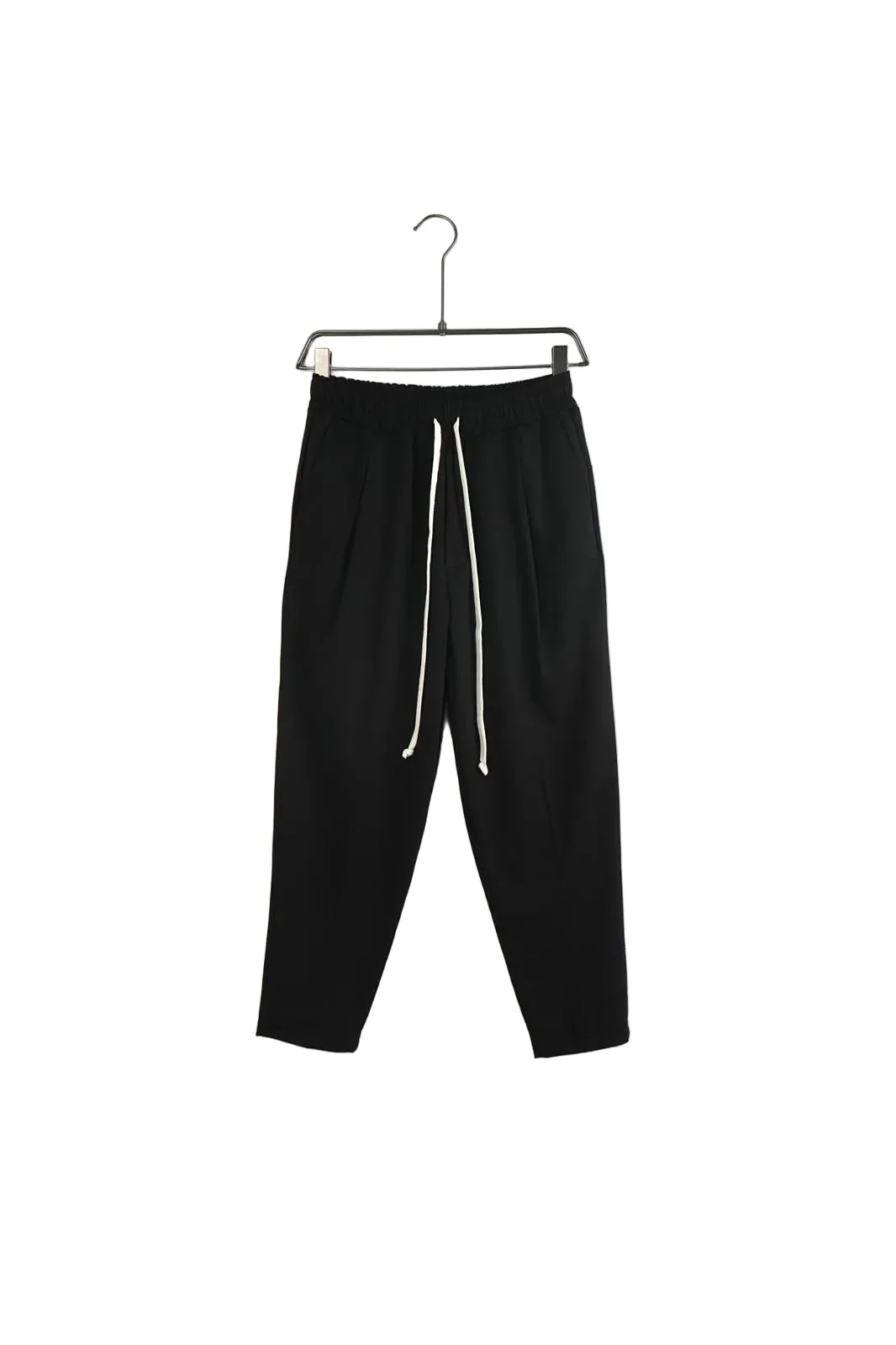 pantaloni cu snur lung purtati de persoana reala pentru Pantaloni wide leg cu snur lung: ghid vizual, tinuta completa in context urban stil Atelier AXD